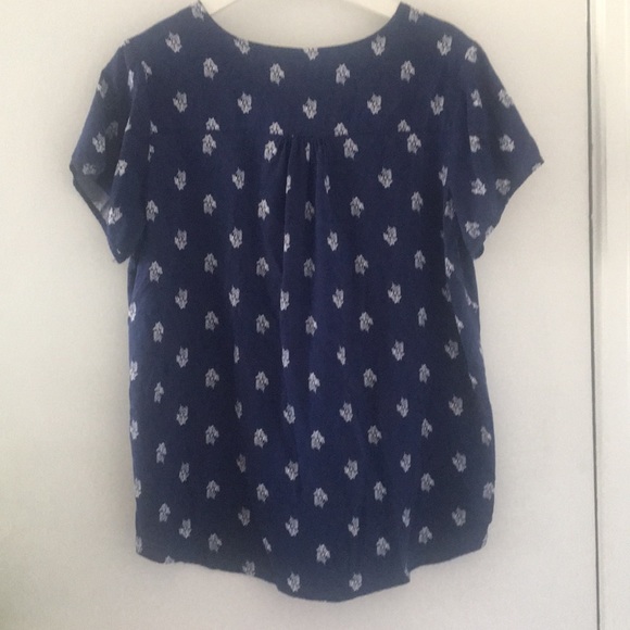 🌼4/20 DEAL🌼 Navy Blue/ White shirt - Picture 3 of 3